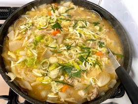 野菜具沢山の食べる豚汁鍋