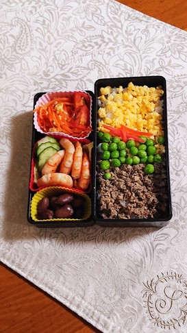 サバ缶で作ったそぼろご飯です