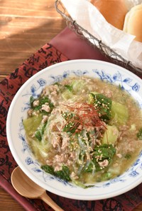 チンゲン菜と豚ひき肉の春雨ごま味噌スープ