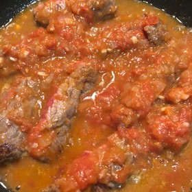 モッツァレラチーズと黒オリーブの牛肉巻き