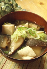 干し椎茸と高野豆腐のお味噌汁
