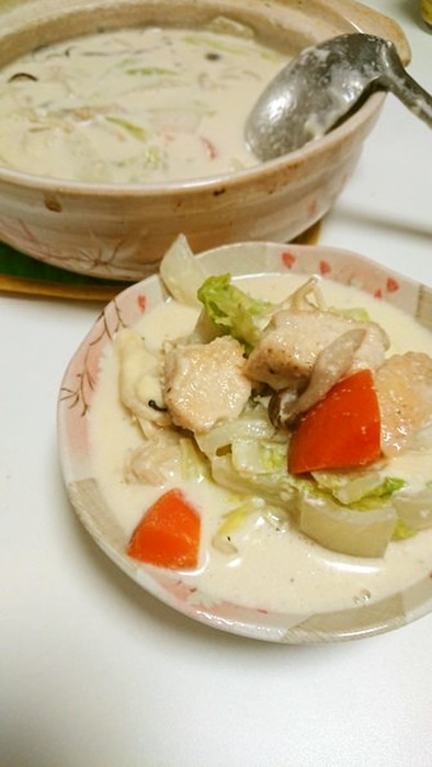 ★白菜と鶏むね肉のミルク鍋の写真