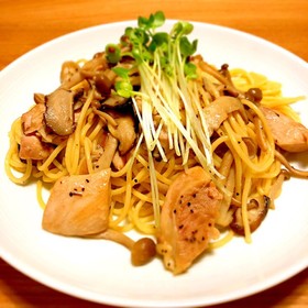 鶏、椎茸、しめじの和風パスタ