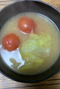 簡単☆レタスとトマトの味噌汁
