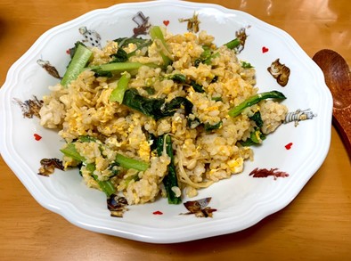 小松菜と卵の炒飯の写真