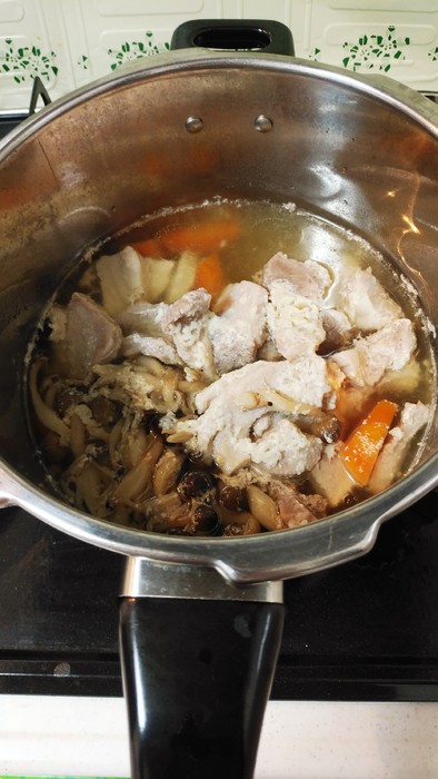 圧力鍋で簡単！豚と野菜の塩こうじ煮の写真