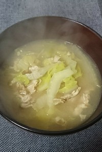 〈適量レシピ〉豚ロースと白菜の白味噌汁