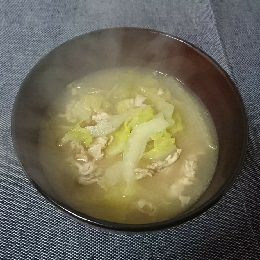 〈適量レシピ〉豚ロースと白菜の白味噌汁の画像