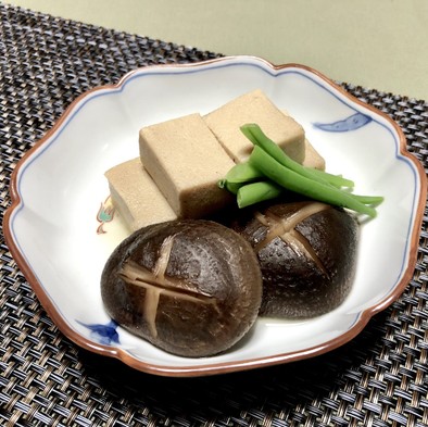 お節◆高野豆腐と干し椎茸の煮しめ・含め煮の写真