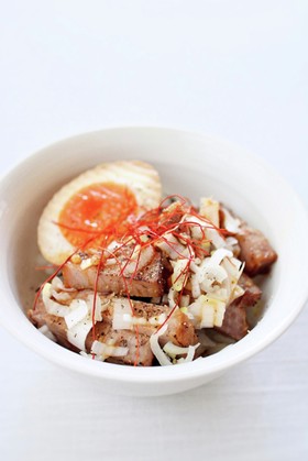 煮豚&煮汁で【チャーシュー味玉丼】