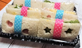 可愛い【ハートと星の型抜きサンドイッチ】