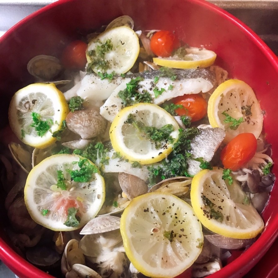 土鍋で作る白身魚とあさりのワイン蒸し♡の画像