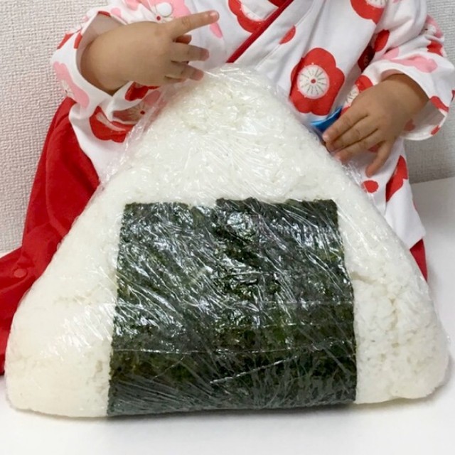 出世体重おむすび 誕生日 一升餅代用にも レシピ 作り方 By ママヨリ クックパッド 簡単おいしいみんなのレシピが373万品