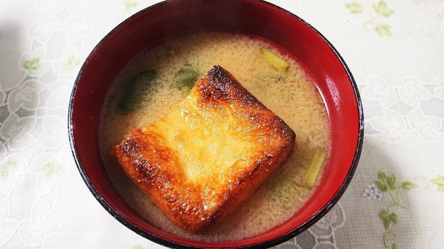 小松菜と油揚げの味噌汁の画像