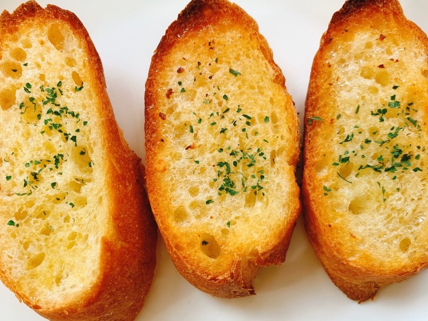 簡単で美味しい★ガーリックトースト！ by あんぱんまん8 【クックパッド】 簡単おいしいみんなのレシピが350万品