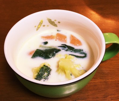 【簡単】コンソメとミルクのスープの写真