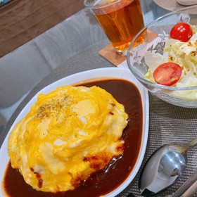 レトルトで簡単♡ビーフシチューオムライス