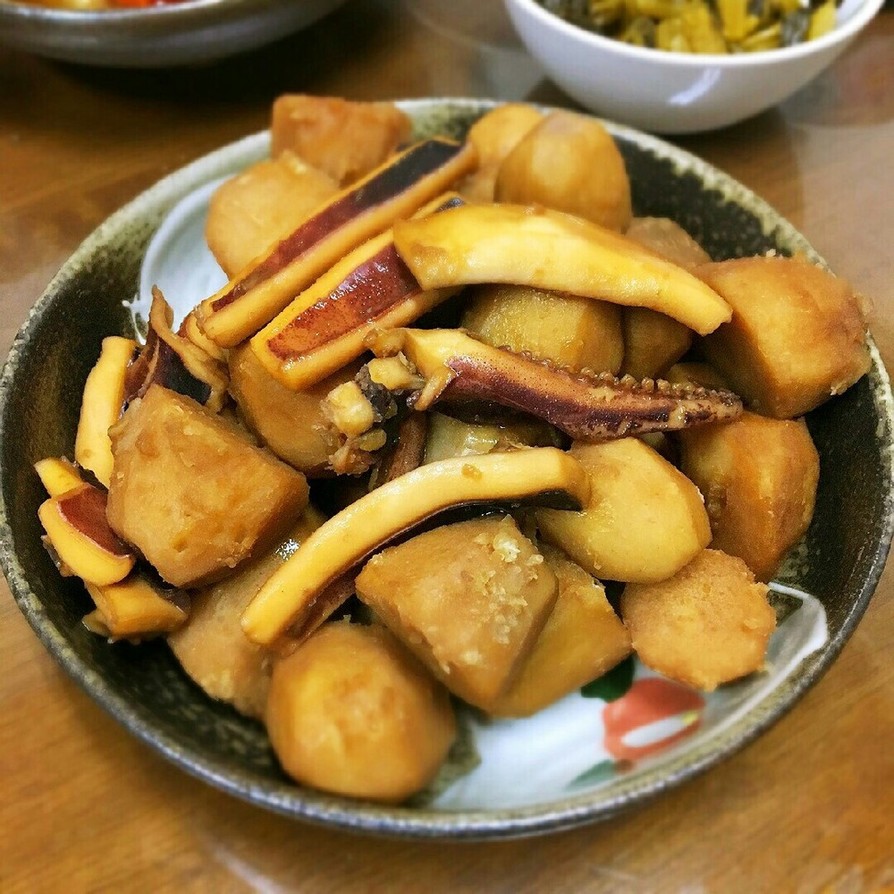 里芋とイカの煮物の画像