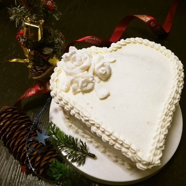 丸ケーキ型で作る 純白ハートケーキ レシピ 作り方 By さぴょん クックパッド 簡単おいしいみんなのレシピが370万品