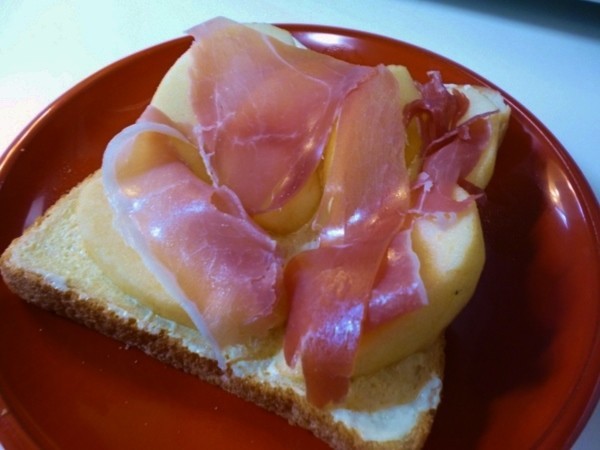 ハムリンゴのサンドイッチの画像
