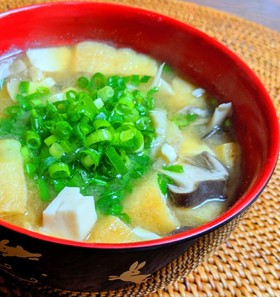 キノコと豆富の味噌汁