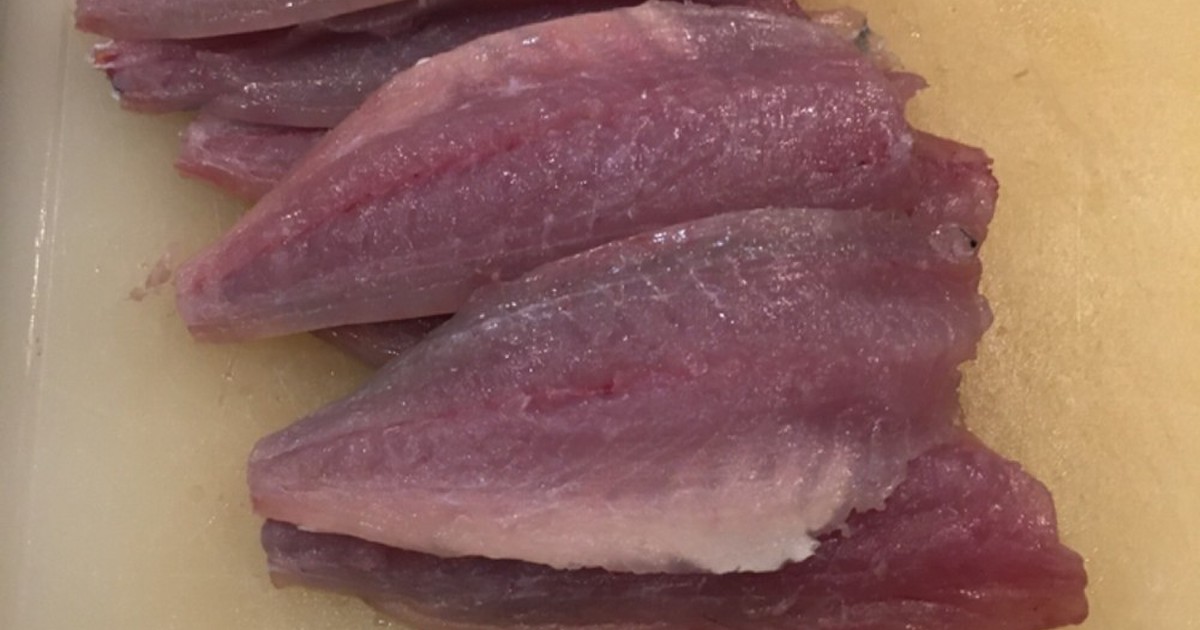 ハサミと骨抜きでかんたん鯵の3枚おろし レシピ 作り方 By テマエマツリ川村 クックパッド 簡単おいしいみんなのレシピが366万品