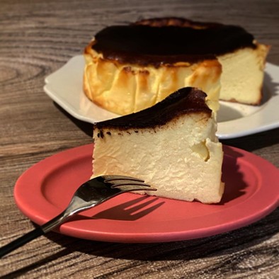 濃厚バスク風チーズケーキの写真