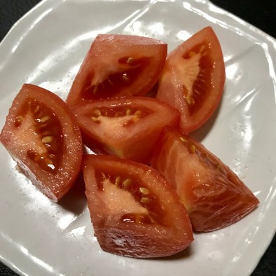 トマトの種が崩れない切り方の写真