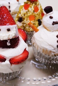 クリスマスカップケーキ／サンタと雪だるま