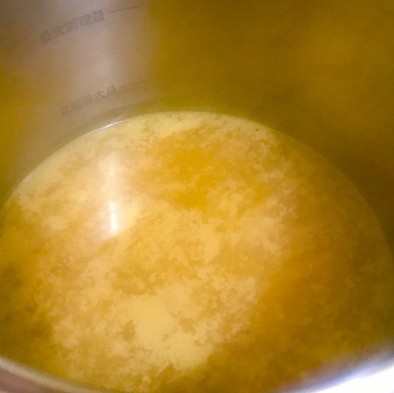 鶏白湯スープの写真