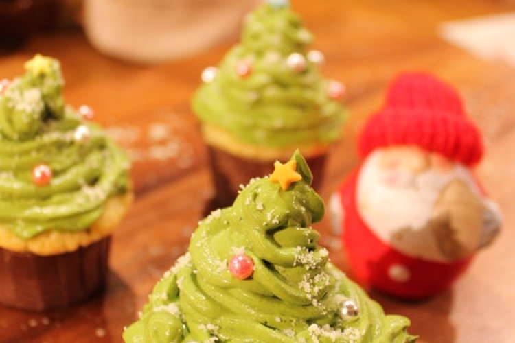 抹茶チーズのクリスマスツリーカップケーキ レシピ 作り方 By Kiykoーu クックパッド 簡単おいしいみんなのレシピが350万品