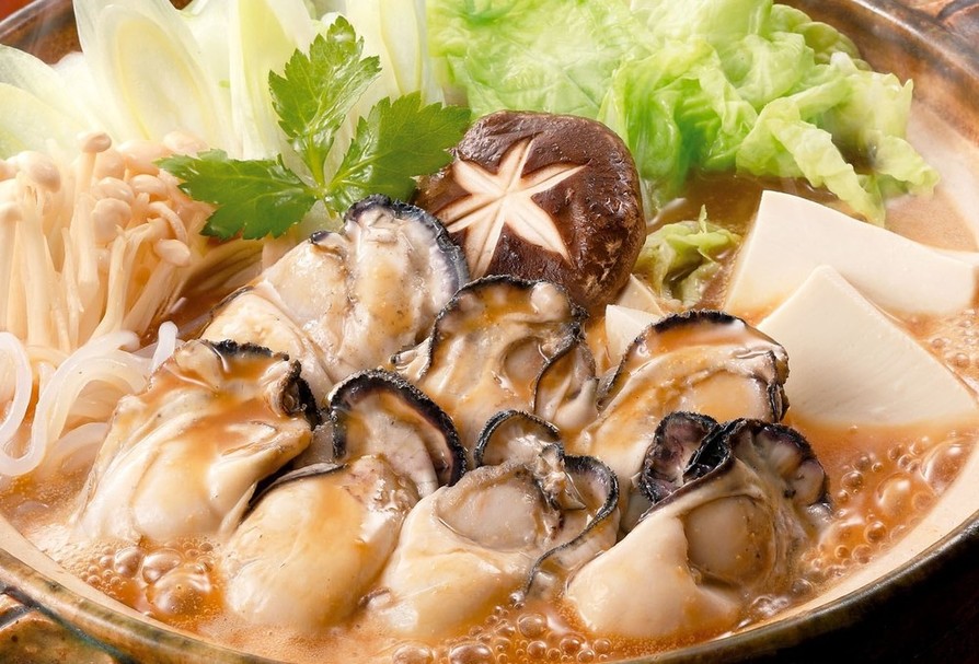 『赤味噌・白味噌で牡蠣の土手鍋』の画像