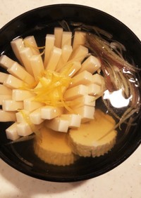 ダシから作る菊花豆腐のお吸い物
