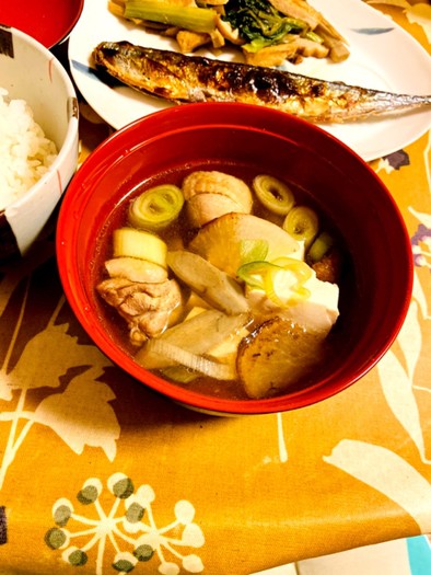 具ゴロゴロ簡単鶏肉と大根と豆腐のごぼう汁の写真