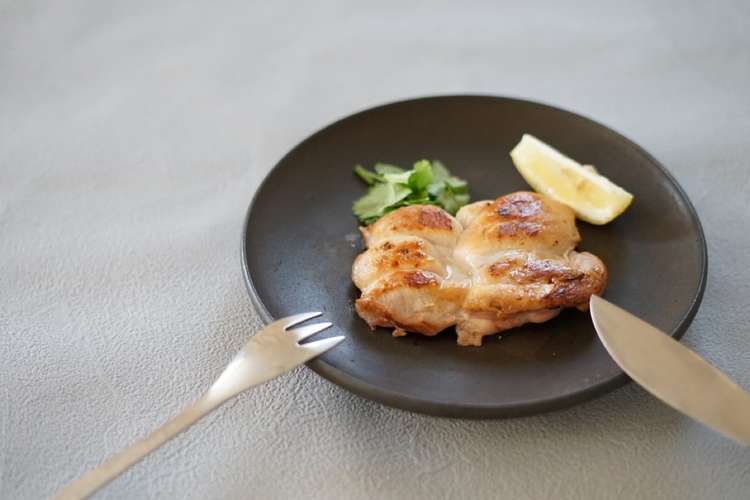 味付けは塩のみ 簡単チキンソテー レシピ 作り方 By Azzuuu クックパッド 簡単おいしいみんなのレシピが375万品