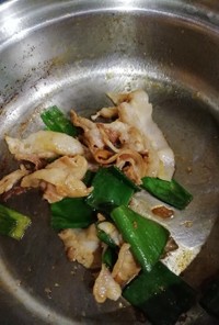 【ぱぱっと副菜】豚バラ肉のパリパリ〜