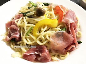 パパっとできる♪生ハムと小松菜のパスタ