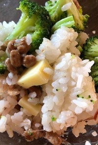 納豆とブロッコリーおかかたっぷり混ぜご飯