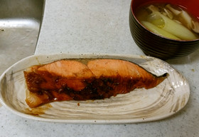 鮭の醤油胡椒炒め&ネギときのこの味噌汁✨
