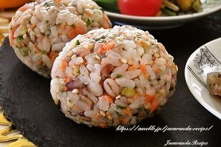 鮭と青のり おにぎり レシピ 作り方 By ジャカランダ クックパッド 簡単おいしいみんなのレシピが353万品