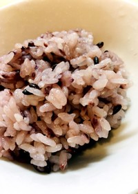 土鍋で栄養満点！黒米入りご飯