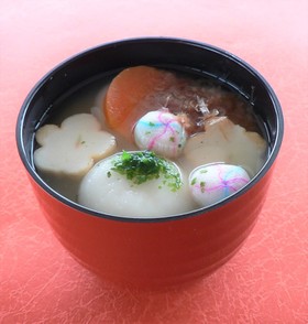 もっちり飾り麩で華やかに♪関西風お雑煮