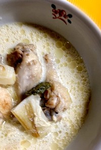 トロトロねぎと鶏手羽元の豆乳スープ煮込み