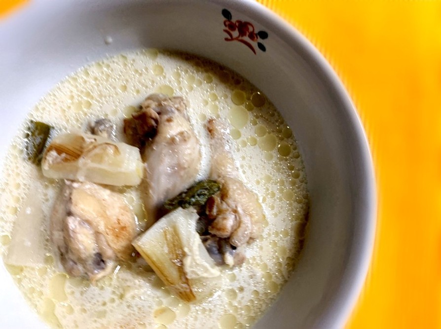 トロトロねぎと鶏手羽元の豆乳スープ煮込みの画像