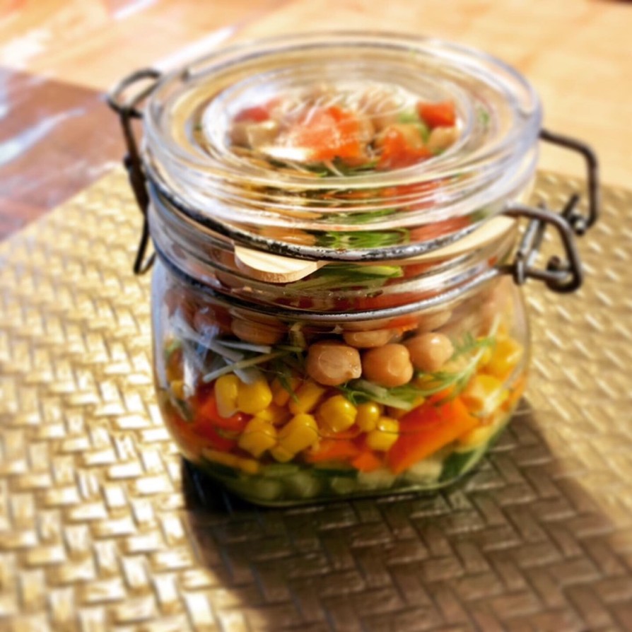 ひよこ豆とサーモンのジャーサラダの画像