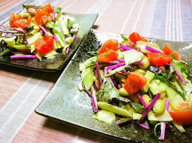 紫水菜とミックスビーンズのサラダの写真