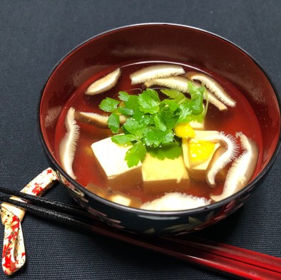豆腐と椎茸のお吸い物＊柚子と三つ葉での写真