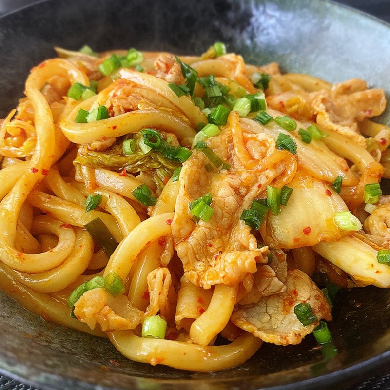 【みんなが作ってる】 豚キムチ焼きうどんのレシピ 【クックパッド】 簡単おいしいみんなのレシピが335万品