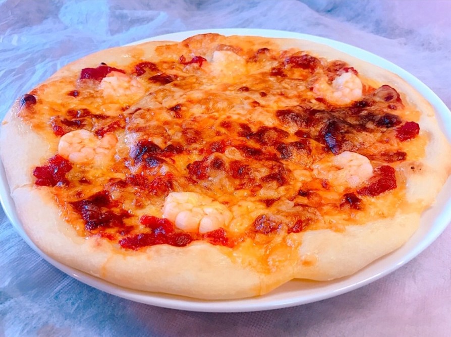 手捏ねで！海老の手作りトマトソースピザ！の画像