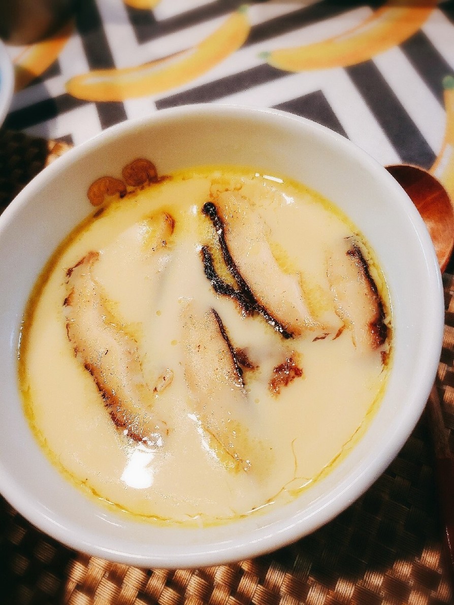 椎茸とモッツァレラとベーコンの茶碗蒸しの画像